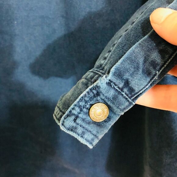 Vintage Levi's Denim Button Down Shirt - Picture 9 of 15